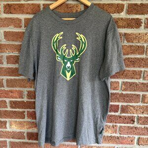 NBA milwaukee bucks tshirt * mens size large * euc * wisconsin